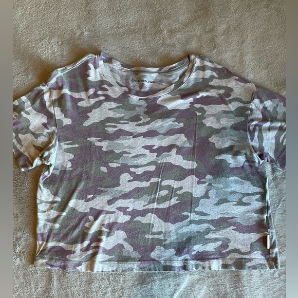 Calvin Klein Jeans Tops - Camo crop t-shirt